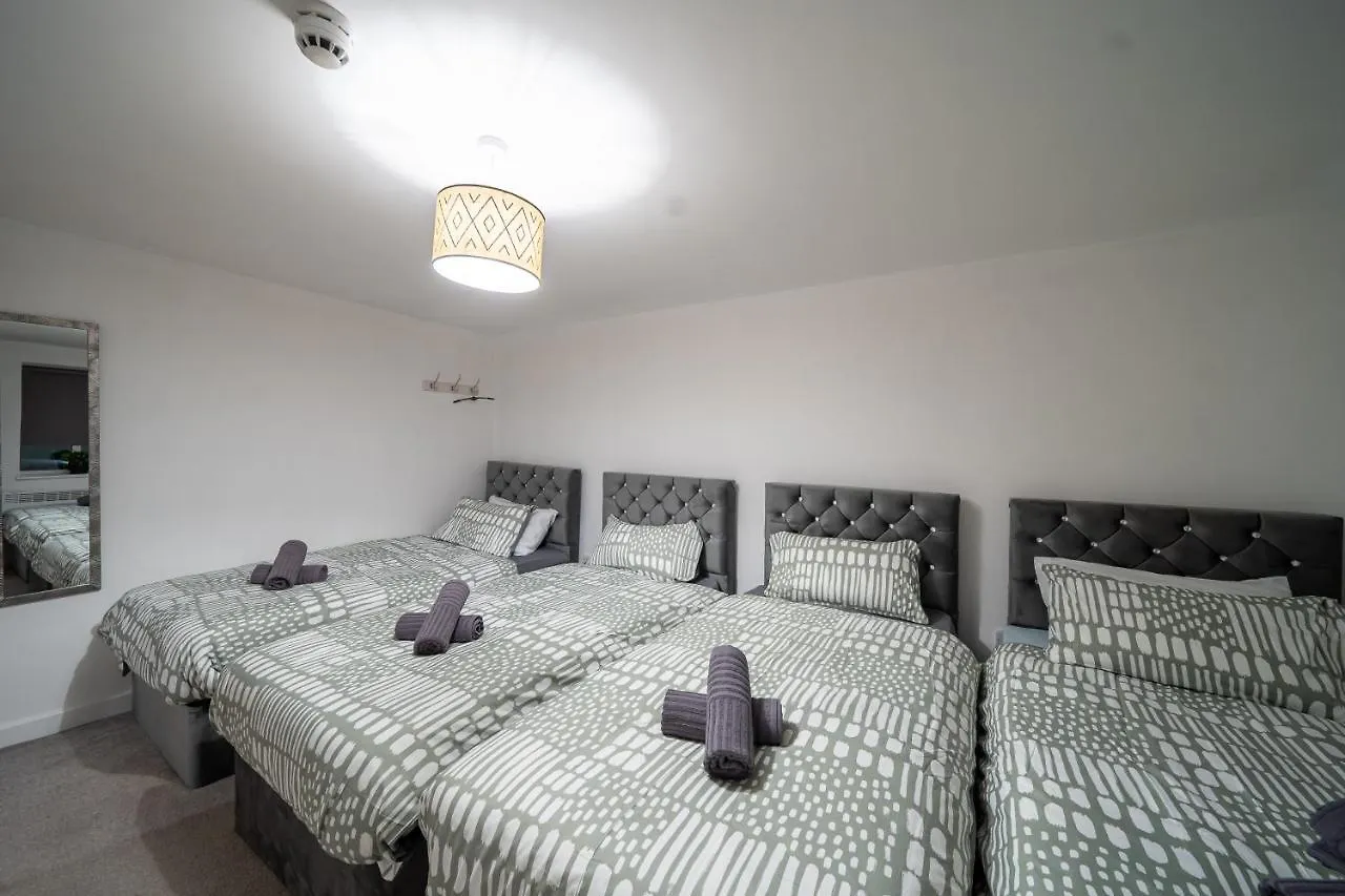 Cozy 2-Bedroom Ground-Floor Apt Near Kirkstall Shopping Centre Leeds  0*, Leeds (West Yorkshire) United Kingdom