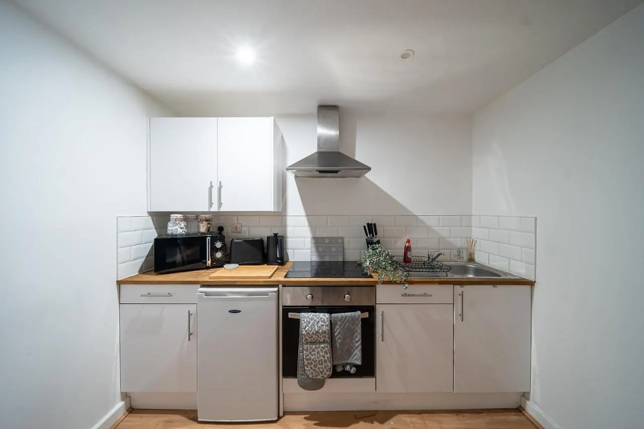 Cozy 2-Bedroom Ground-Floor Apt Near Kirkstall Shopping Centre Leeds  United Kingdom
